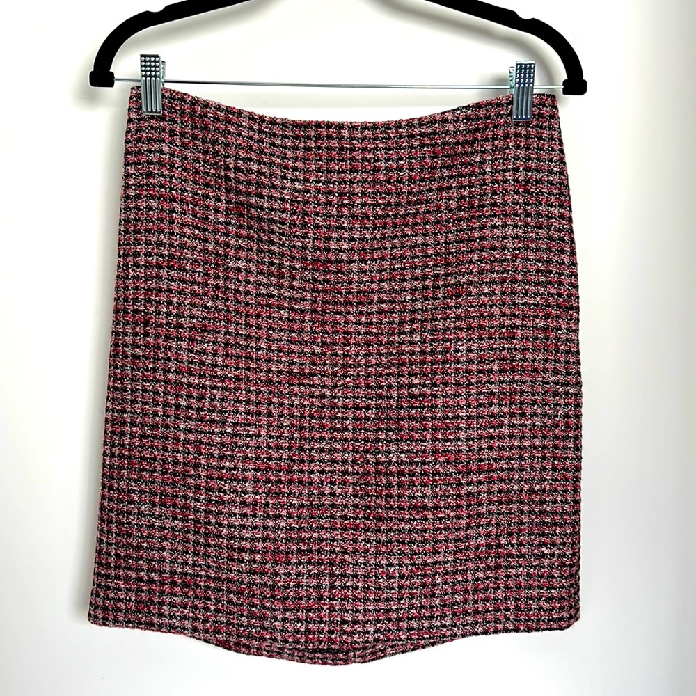 White House Black Market sz 2 pencil skirt with metallic shimmer EUC